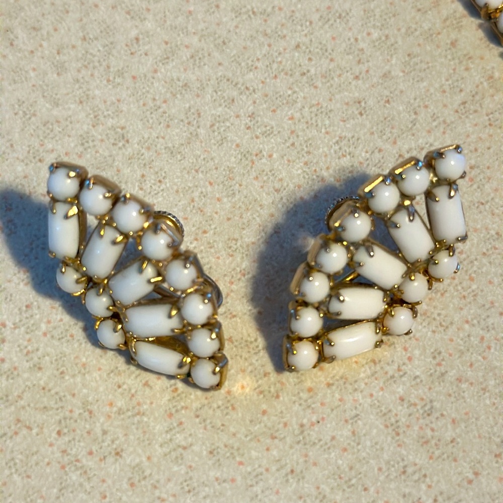 Vintage gold tone milk-glass rhinestone necklace and screw back earrings… - Picture 3 of 7